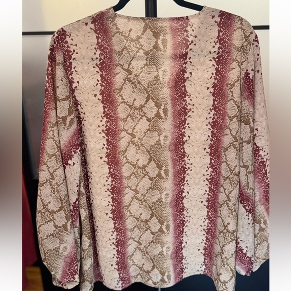 Entro Striped Long Sleeve Blouse in Large - Picture 5 of 7